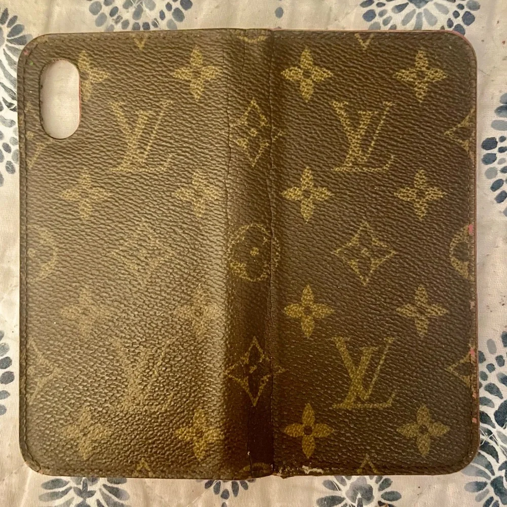 Louis Vuitton Brown and Gold Monogram Case